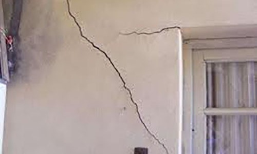 How to repair cracks and fissures on the walls?